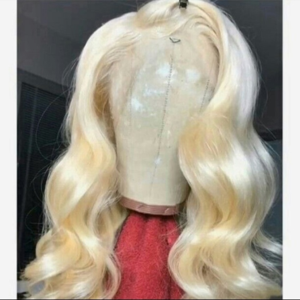 613 platinum blonde wig 24in